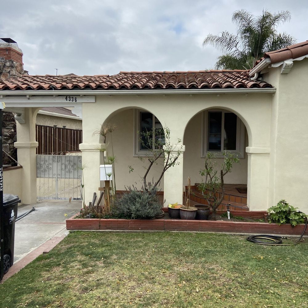the outside of a house in el segundo recent exterior painting done by nice day painting co.