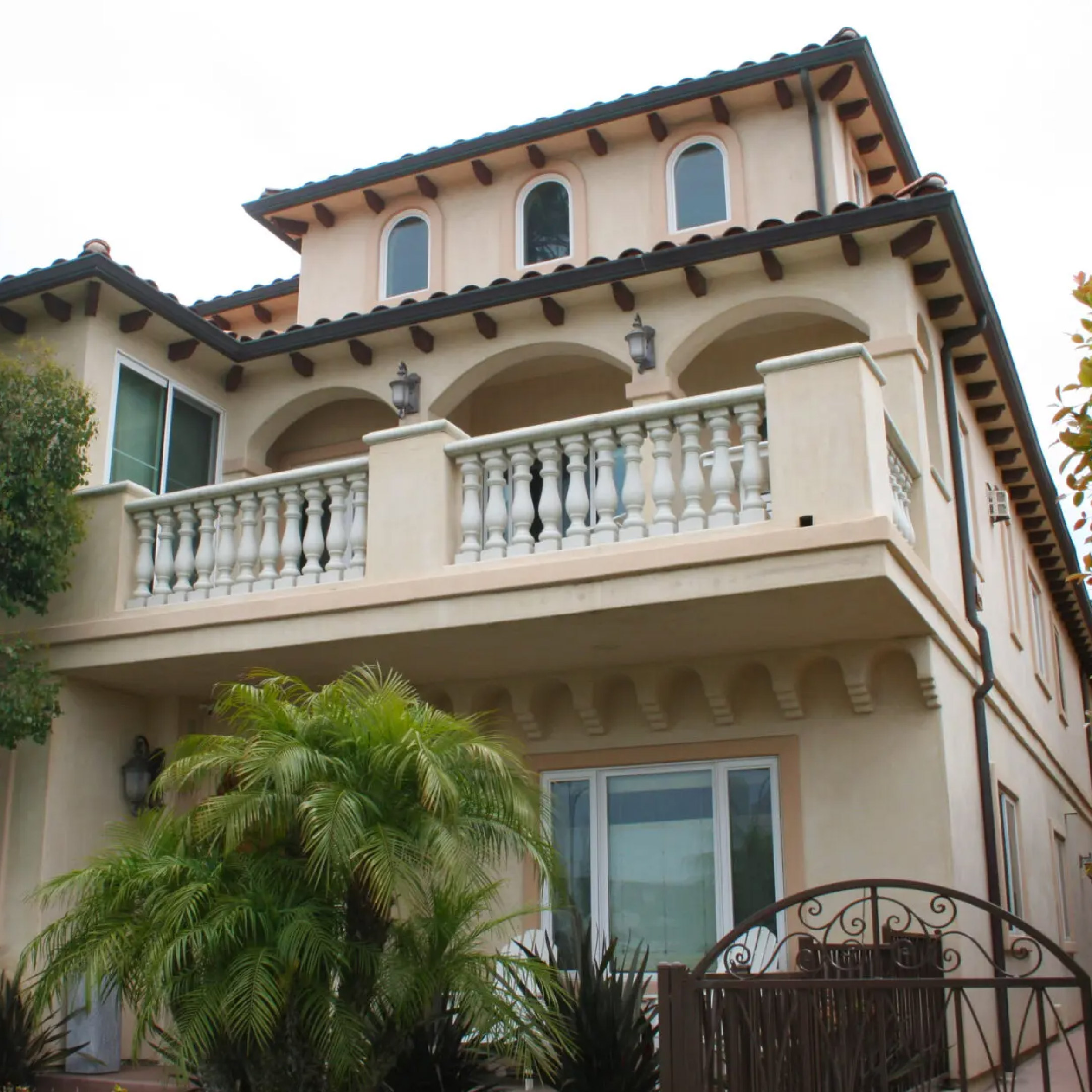 exterior home painting in manhattan beach by nice day painting co. in south bay los angeles