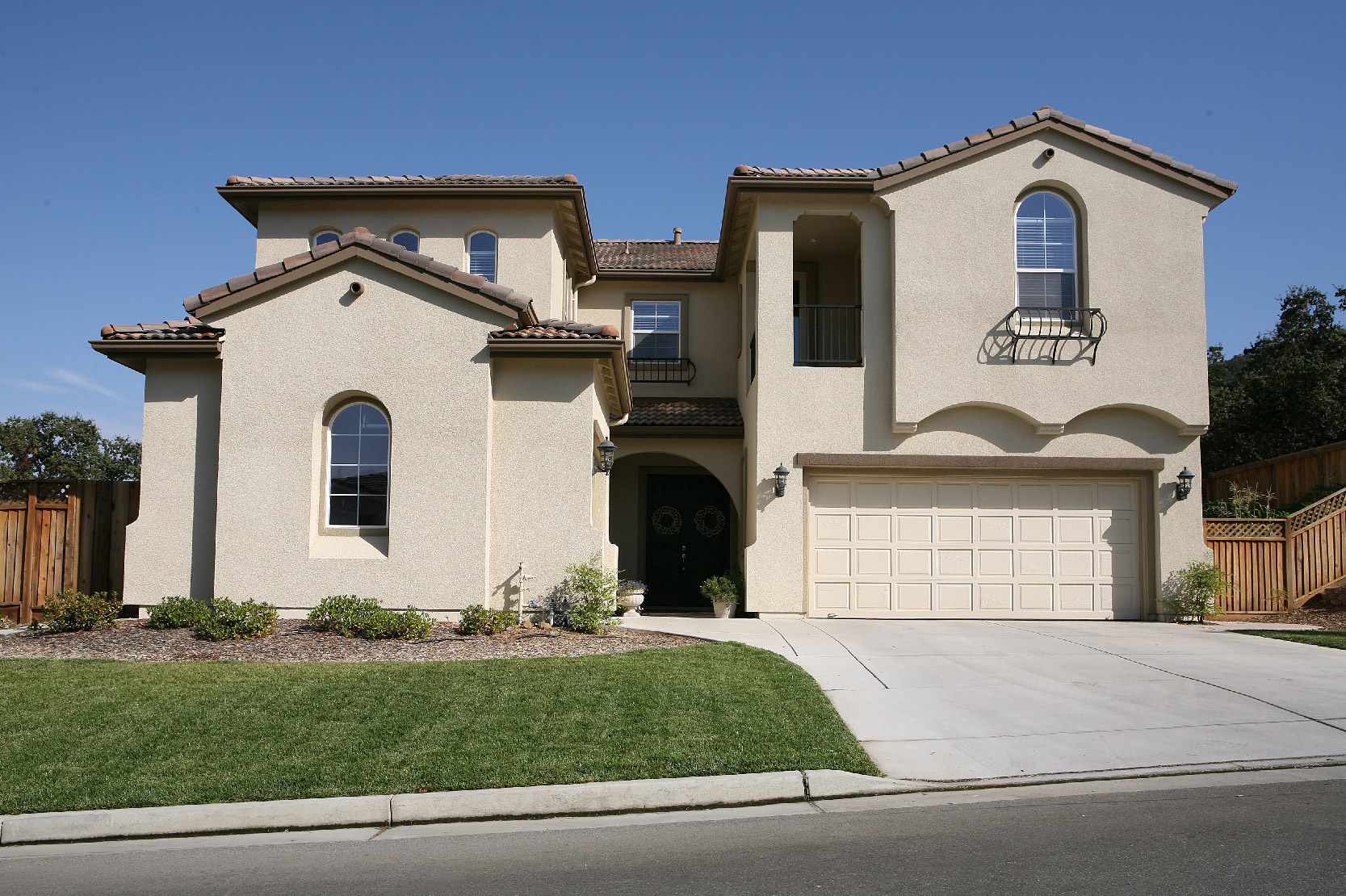 a recently painted home in redondo beach by nice day painting co.
